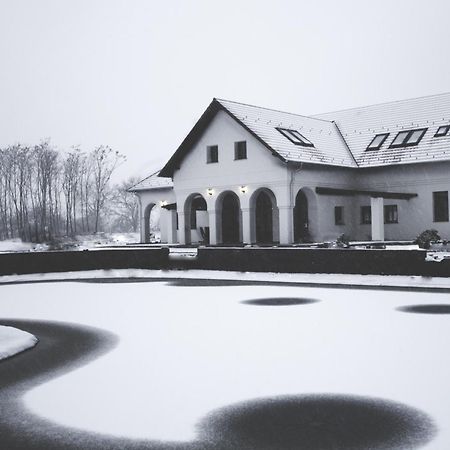 Hotel Deak Udvarhaz Kakucs Exterior foto