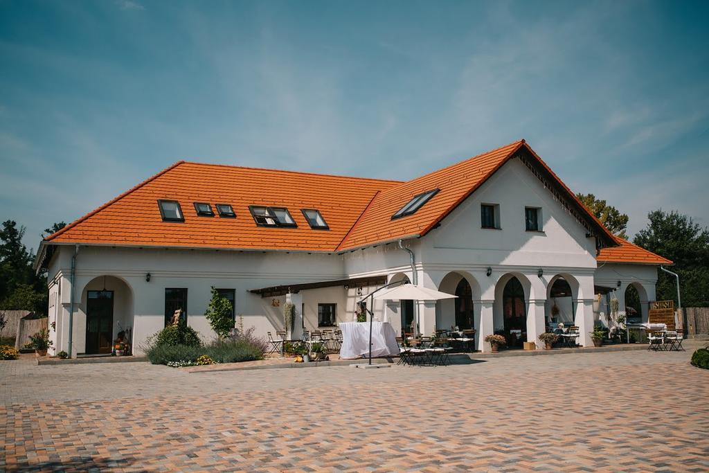 Hotel Deak Udvarhaz Kakucs Exterior foto
