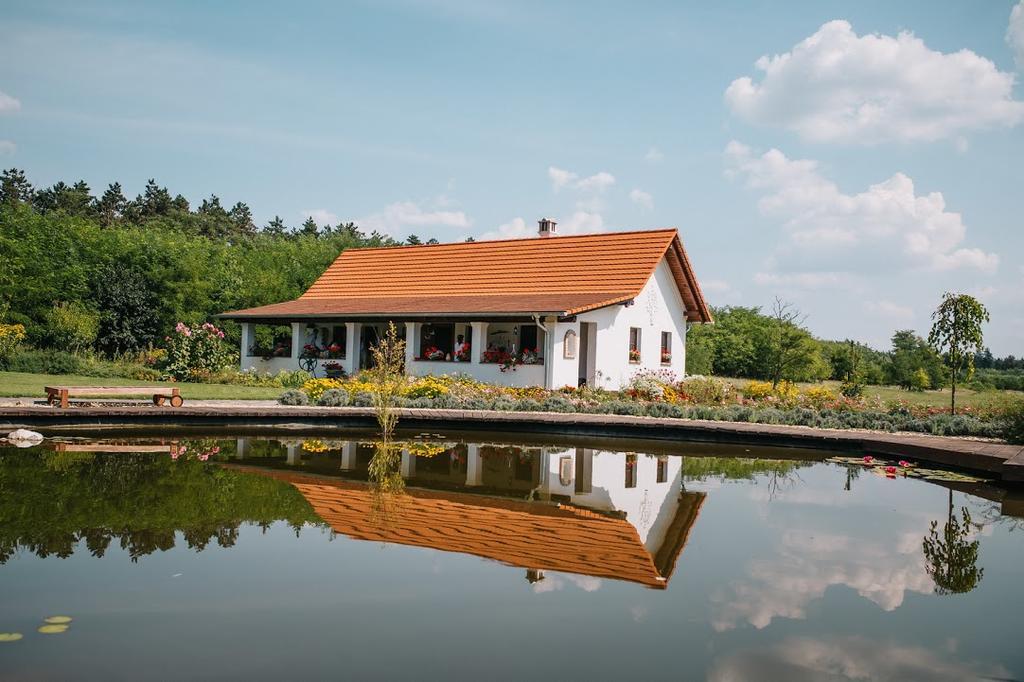 Hotel Deak Udvarhaz Kakucs Exterior foto