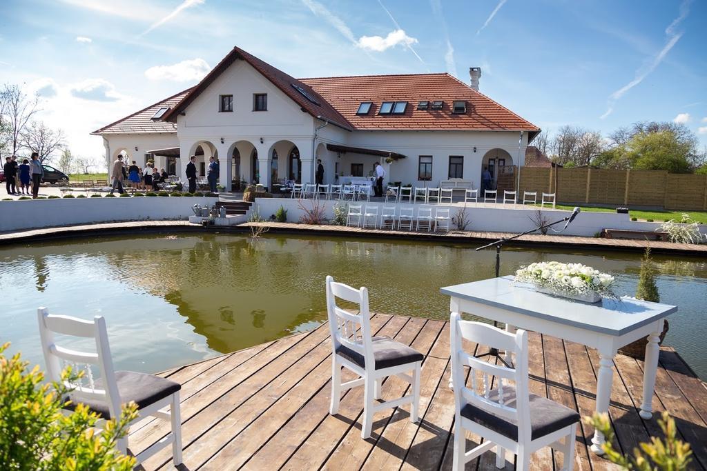 Hotel Deak Udvarhaz Kakucs Exterior foto